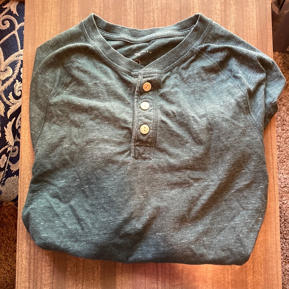 Mens Goodfellow and Co long sleeved t-shirt